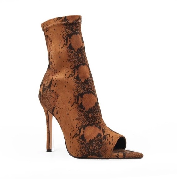 Women’s size 10 snake print open toe bootie😍🔥 - Picture 1 of 4